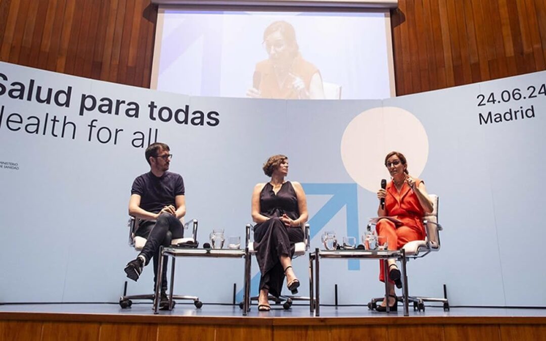 La ministra de Sanidad, Mónica García, junto a la economista Mariana Mazzucato, presenta un informe de la OMS